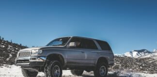SUV manufacturers are offering over 30% discounts on new models.
