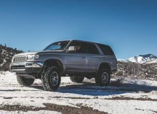 SUV manufacturers are offering over 30% discounts on new models.