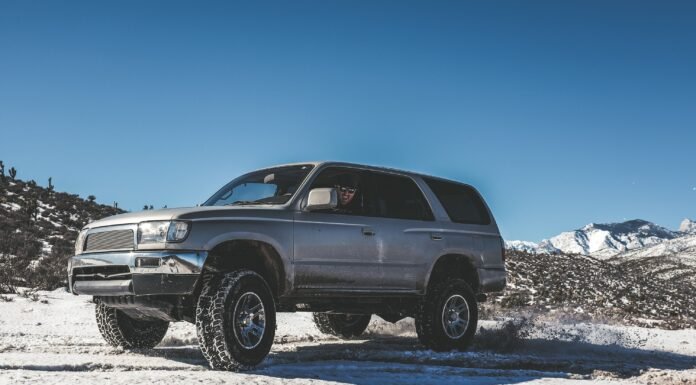 SUV manufacturers are offering over 30% discounts on new models.