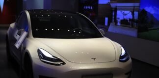 Tesla cruise control is unavailable. Tesla cruise control