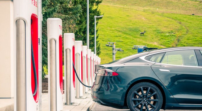 Elon Mask deside, Tesla to establish Superchargers community. Superchargers