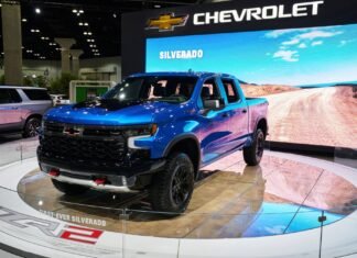 The 2022 Chevy Silverado High Country is a BETTER luxury truck 2022 Chevy Silverado