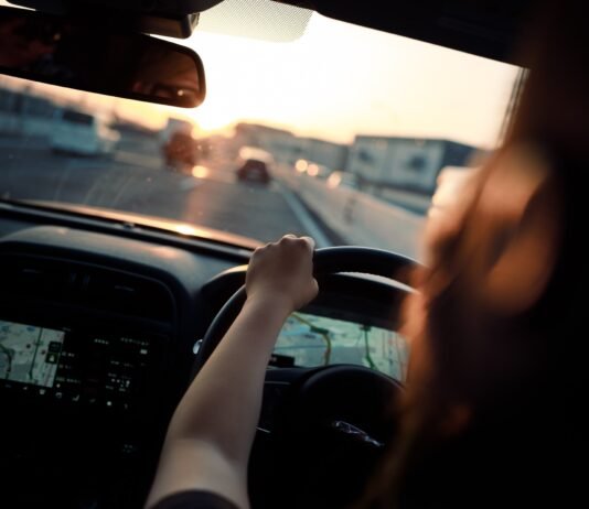 11 Excellent Hacks to Keep Awake While Driving driving