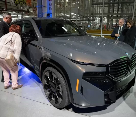 2023 BMW XM: A Luxury SUV with Unmatched Performance and Versatility 2023 BMW XM