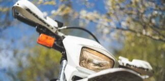 Replacing Honda XR200R Fuel Tank Mounting Bolts: A How-To Guide Honda XR200R