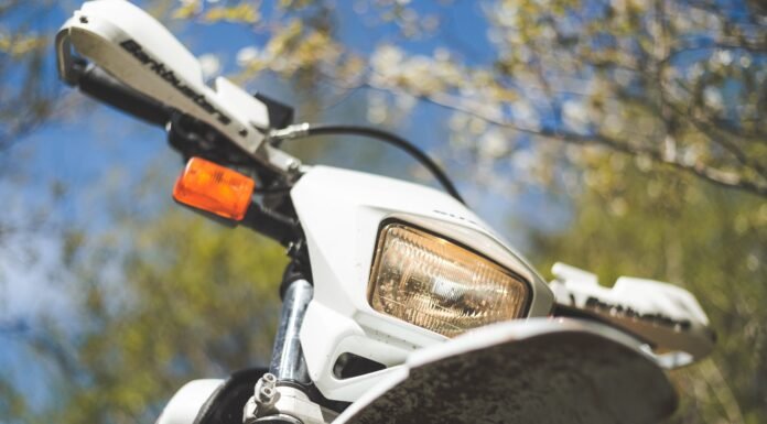 Replacing Honda XR200R Fuel Tank Mounting Bolts: A How-To Guide Honda XR200R