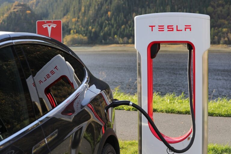 What’s New in Tesla’s 2022.40.4.1 Update