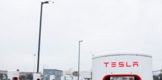 How to properly remove a charger from your Tesla electric car how to properly remove a charger from your Tesla