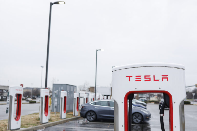 How to properly remove a charger from your Tesla electric car
