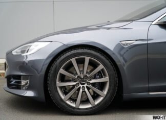 Tesla’s Stunning Midnight Silver Metallic Paint: A Closer Look