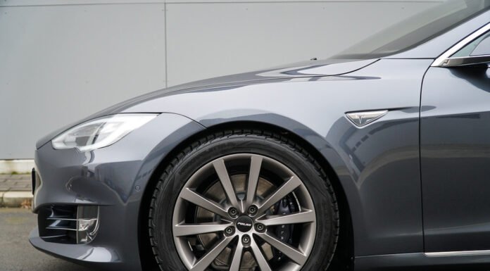 Tesla’s Stunning Midnight Silver Metallic Paint: A Closer Look